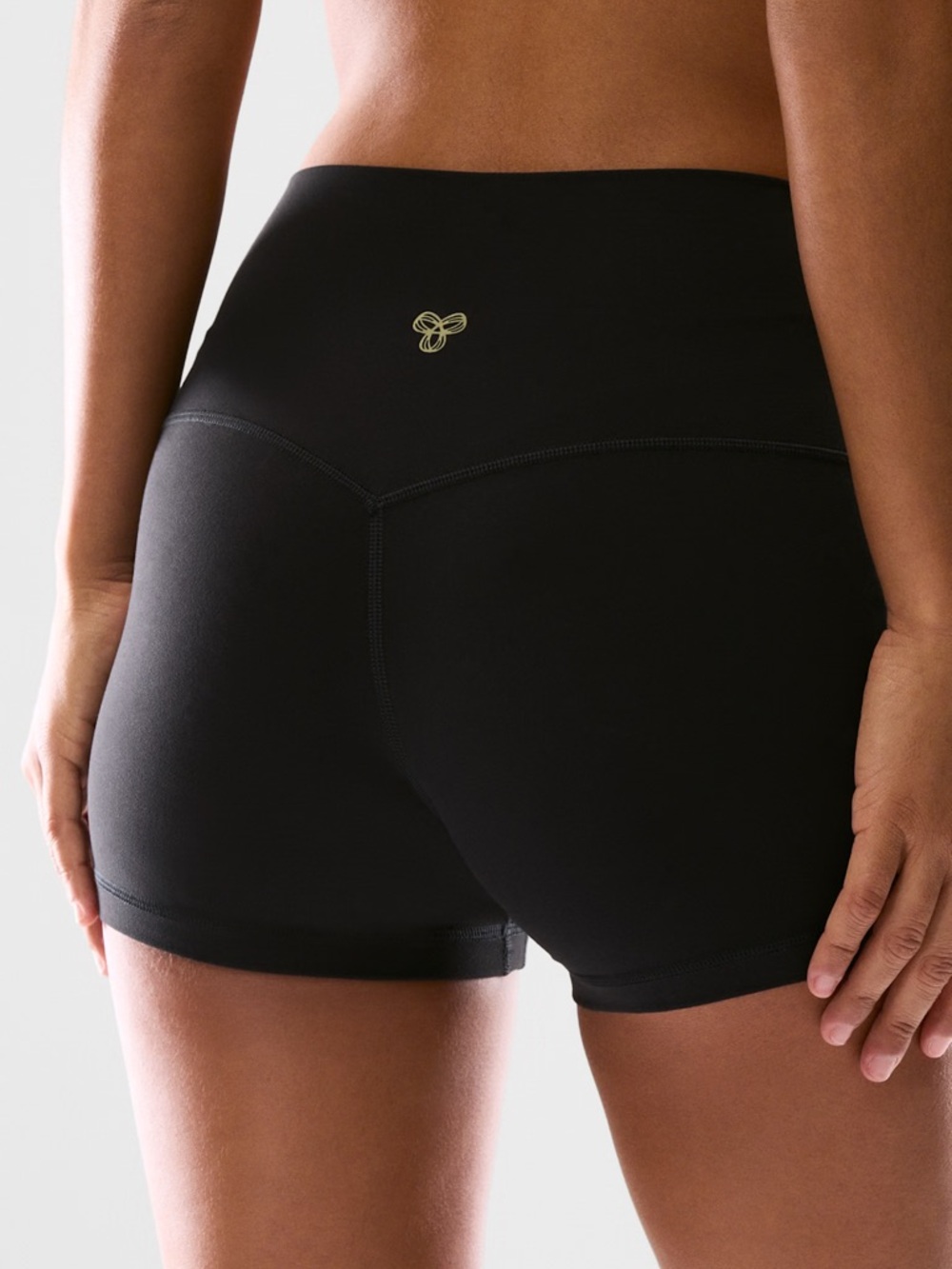 Aritzia Golden Butter Cheeky Hi Rise 3” Shorts - Picture 4 of 5